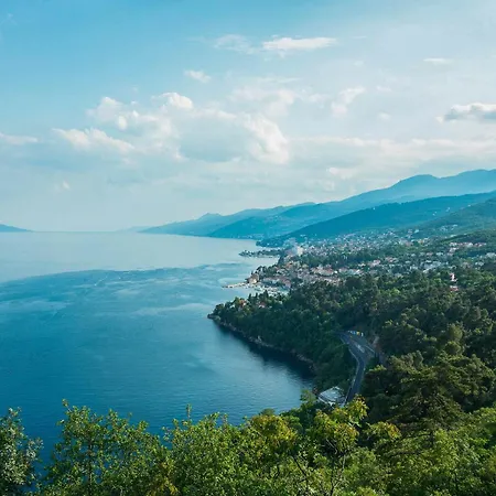 Premium With Beautiful Sea View, Short Walk To The Sea Apartment