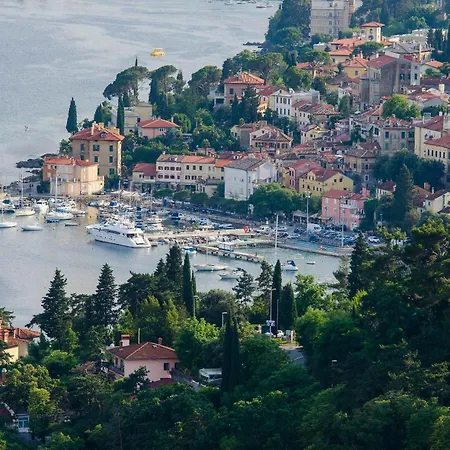 Premium With Beautiful Sea View, Short Walk To The Sea Apartment *