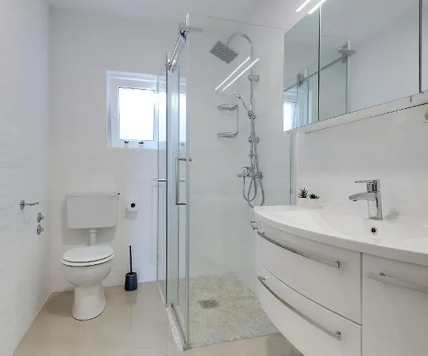 Premium With Beautiful Sea View, Short Walk To The Sea דירה אופטיה