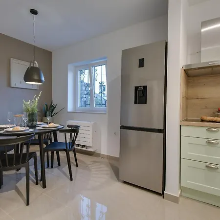 Premium With Beautiful Sea View, Short Walk To The Sea Apartman *