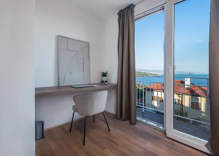 Premium With Beautiful Sea View, Short Walk To The Sea Apartment *