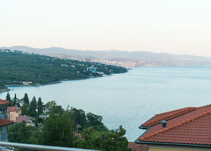 Апартаменти Premium With Beautiful Sea View, Short Walk To The Sea *