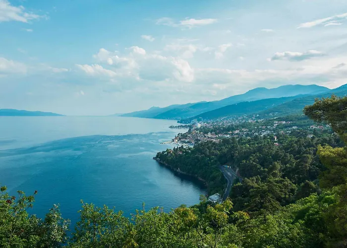 Premium With Beautiful Sea View, Short Walk To The Sea Апартаменти